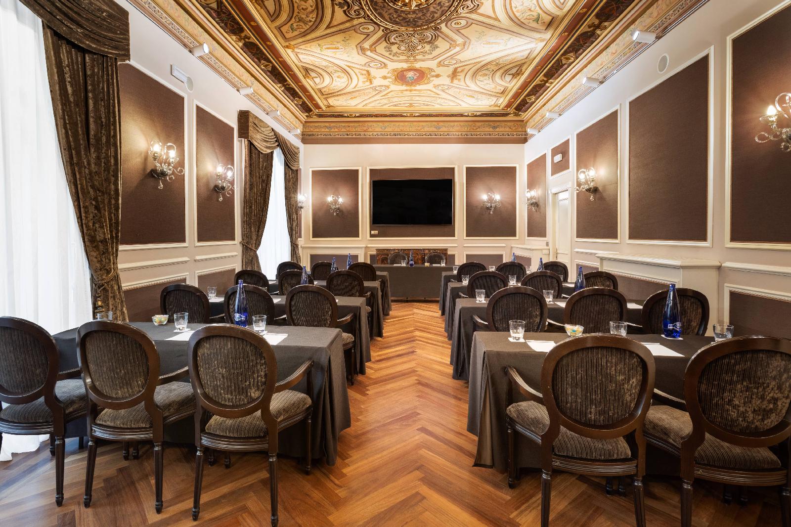 Catalonia Las Cortes Hotel
