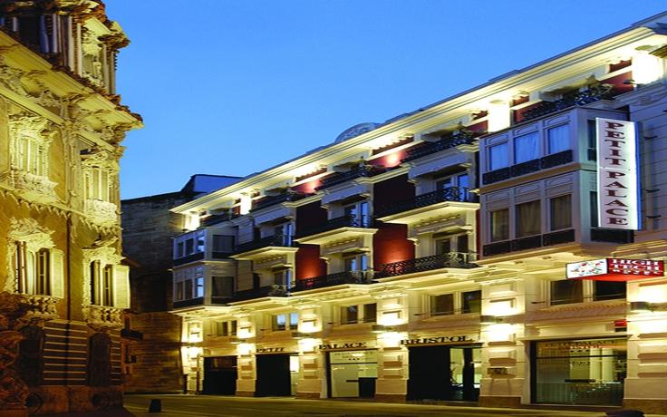 Petit Palace Plaza De La Reina Hotel