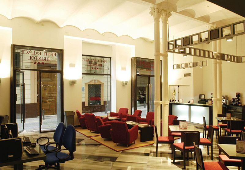 Petit Palace Plaza De La Reina Hotel
