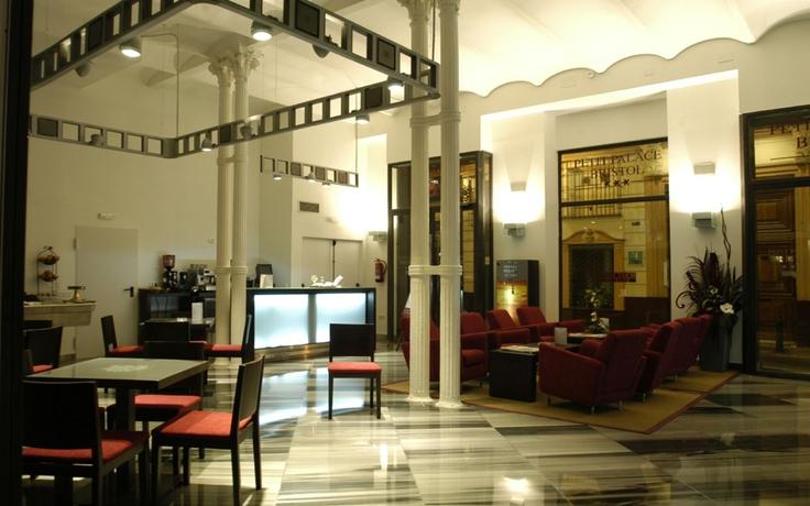 Petit Palace Plaza De La Reina Hotel