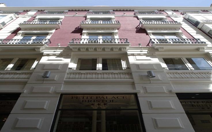 Petit Palace Plaza De La Reina Hotel