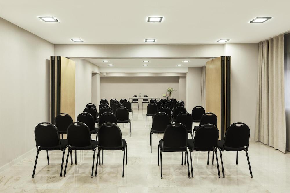 iStay by NH Ciudad de Valencia Hotel