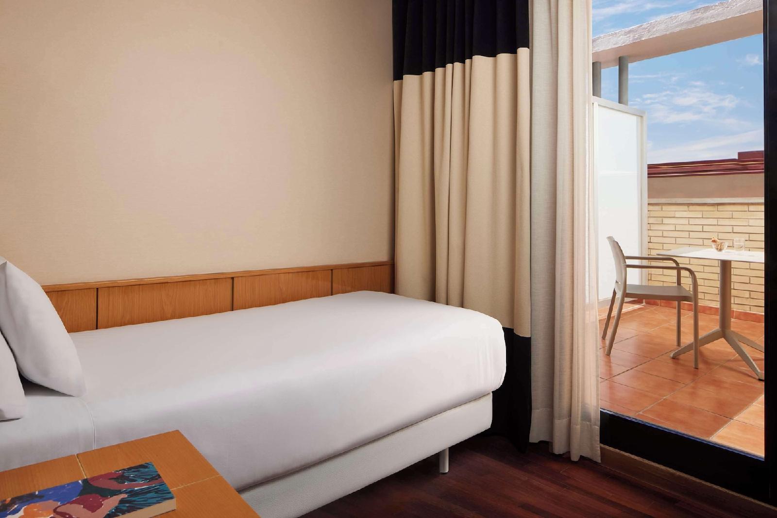 iStay by NH Ciudad de Valencia Hotel