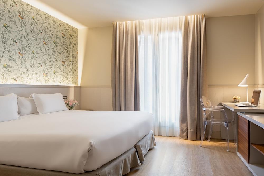 Hotel Duquesa De Cardona