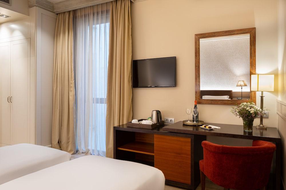Hotel Duquesa De Cardona