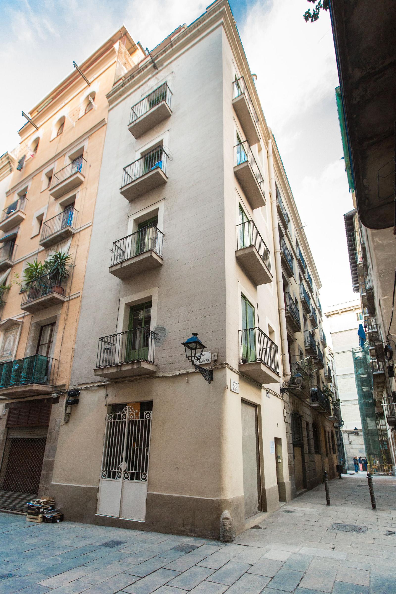 Ainb Born-Damas Apartments