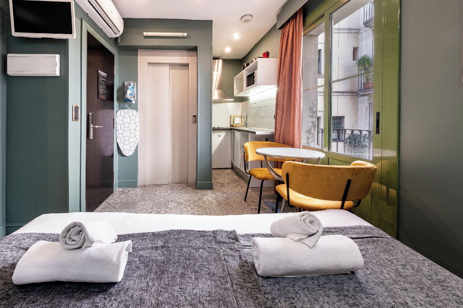 Ainb Born-Damas Apartments