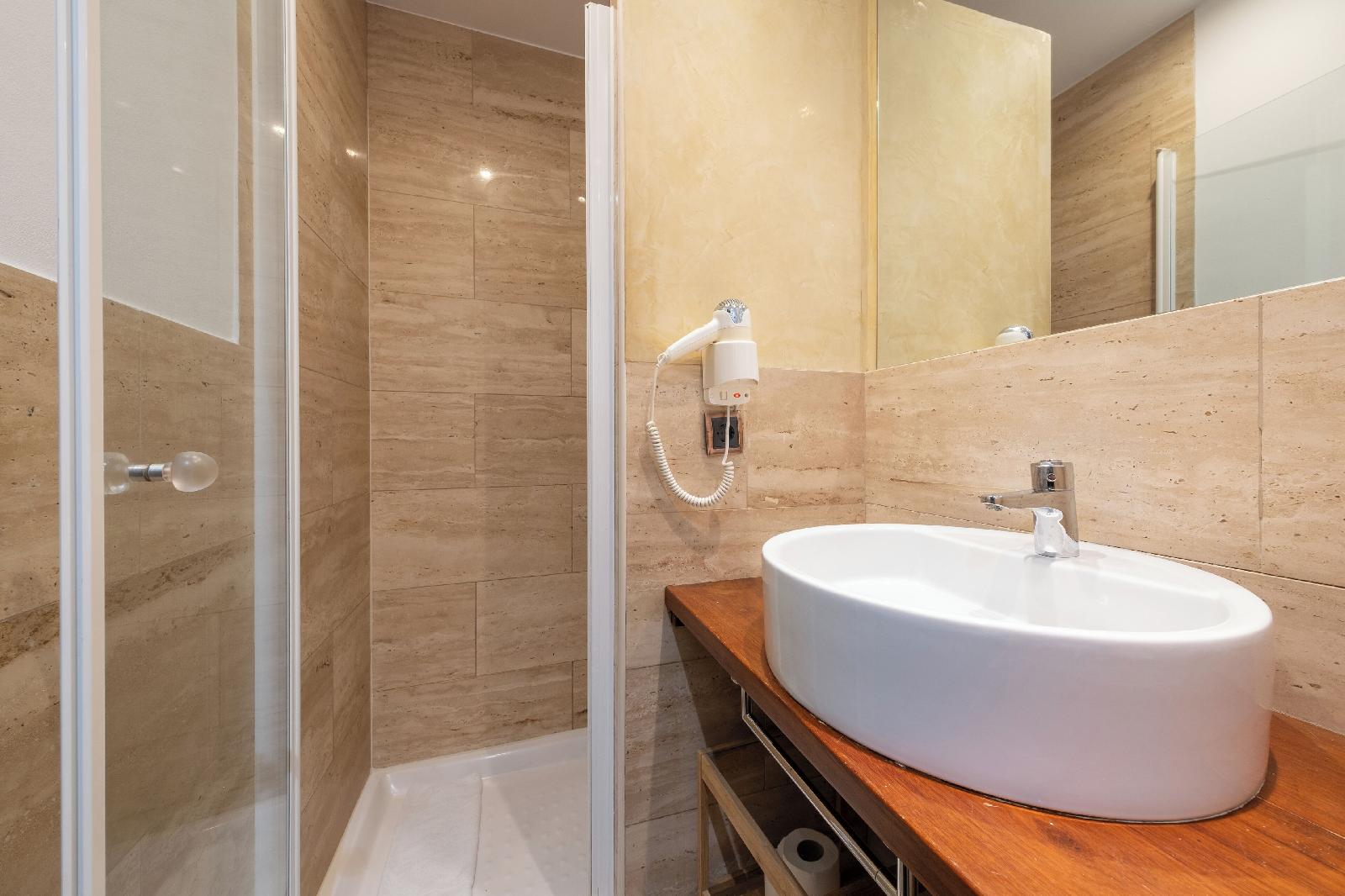 Ainb Born-Damas Apartments