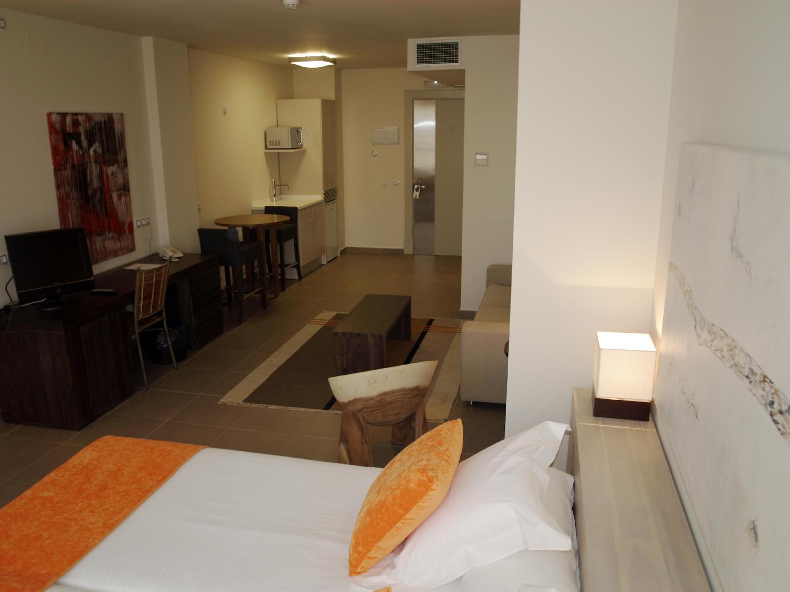 Eco Alcala Suites