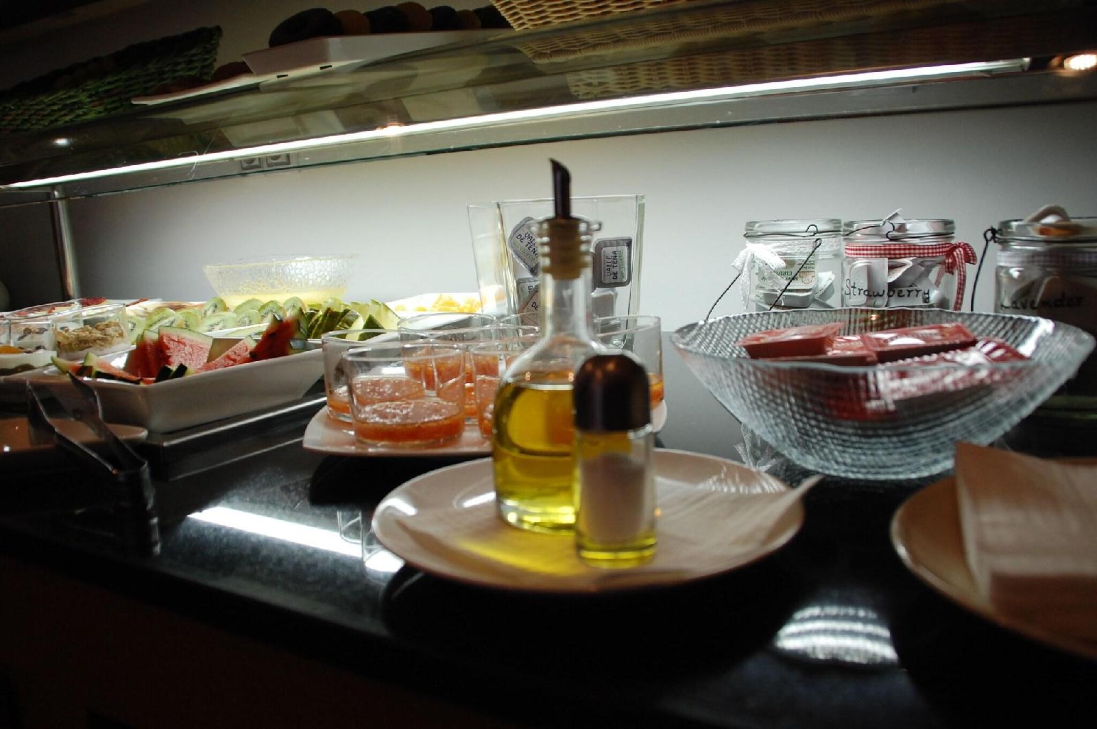 Eco Alcala Suites