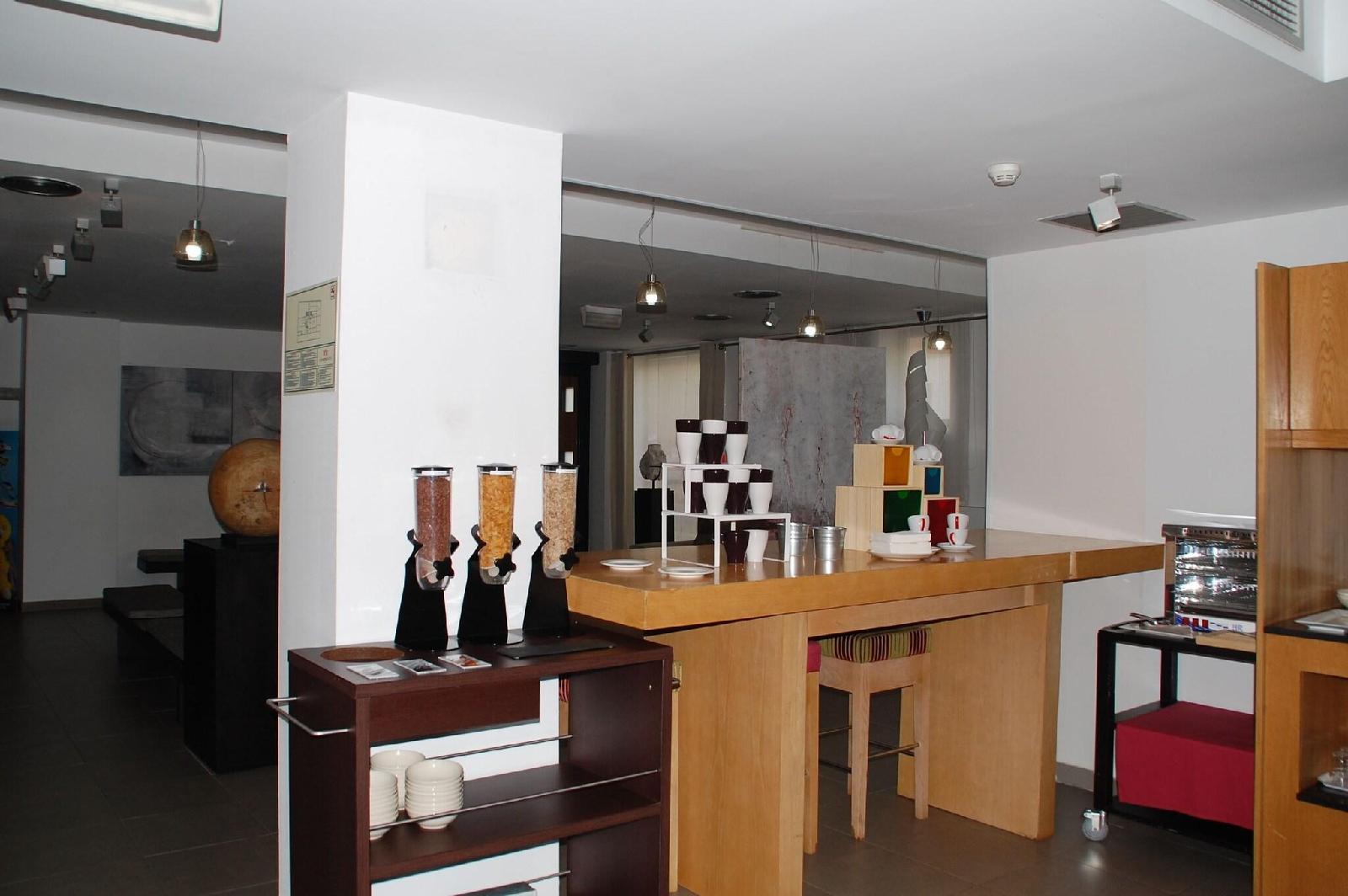 Eco Alcala Suites