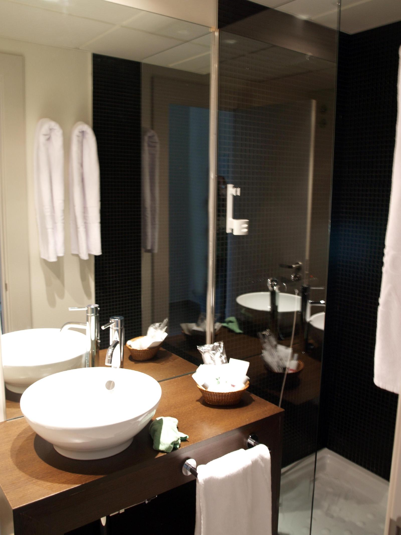 Eco Alcala Suites