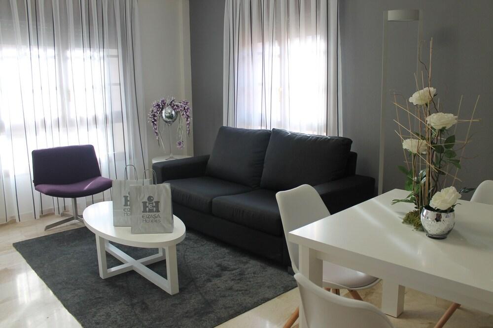 Apartahotel Los Girasoles