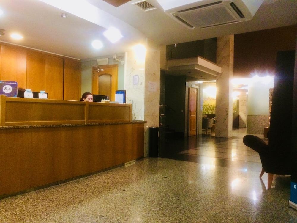 Apartahotel Los Girasoles
