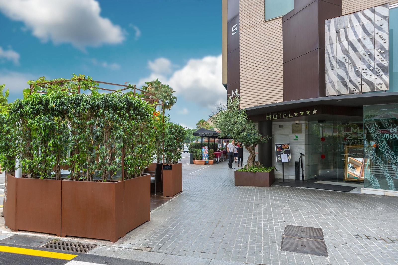 Hotel Madanis