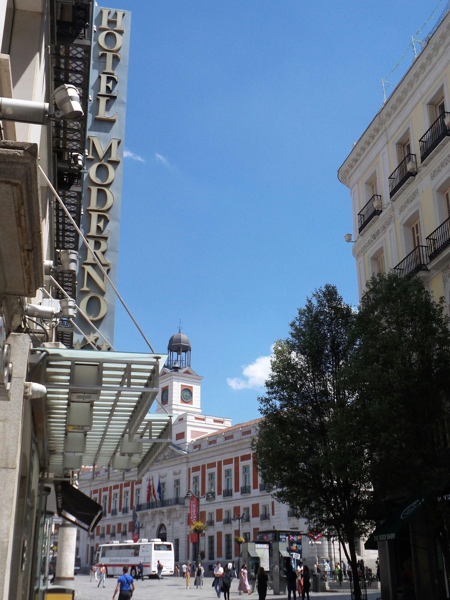 Hotel Moderno Puerta Del Sol