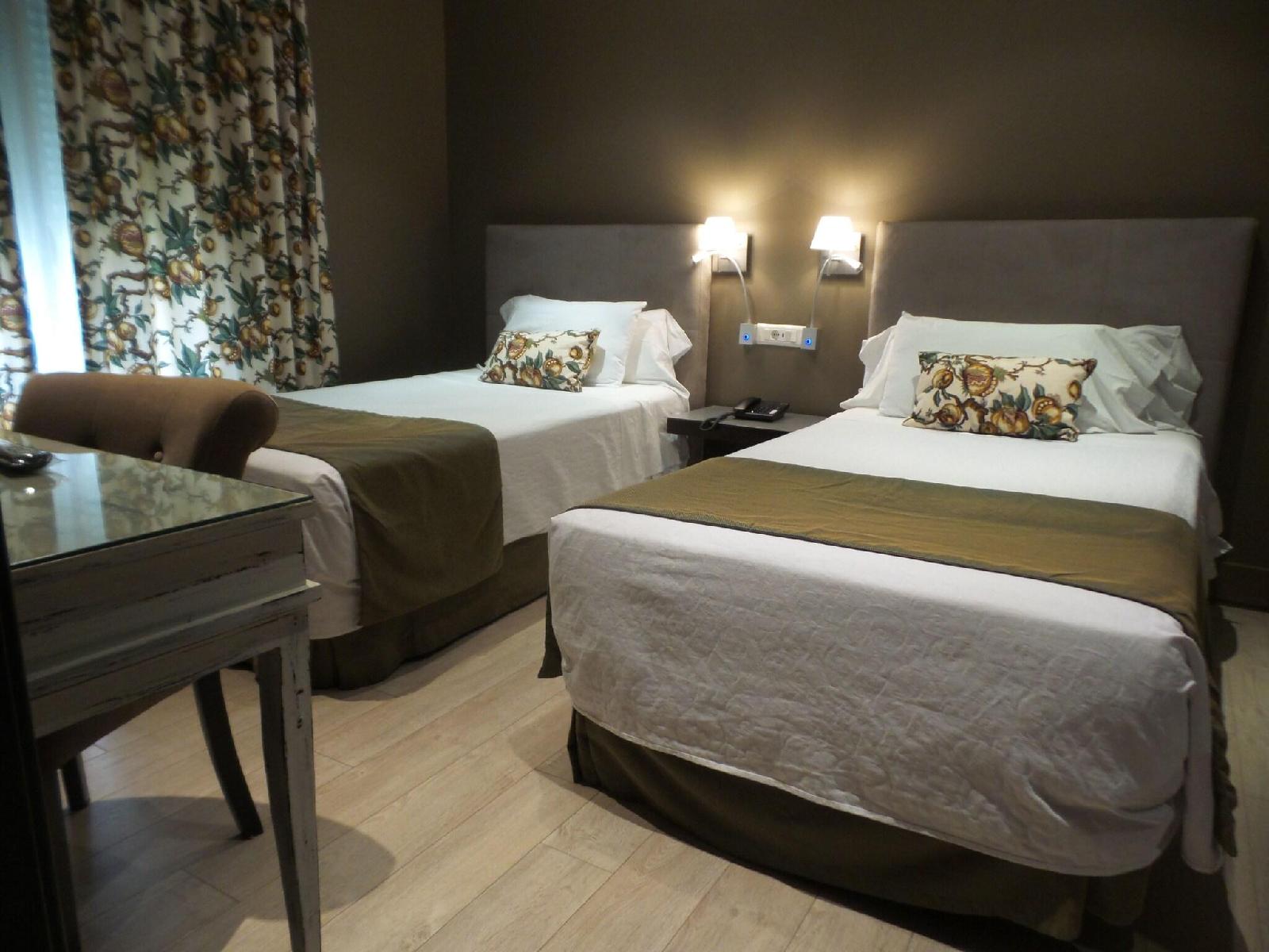 Hotel Moderno Puerta Del Sol