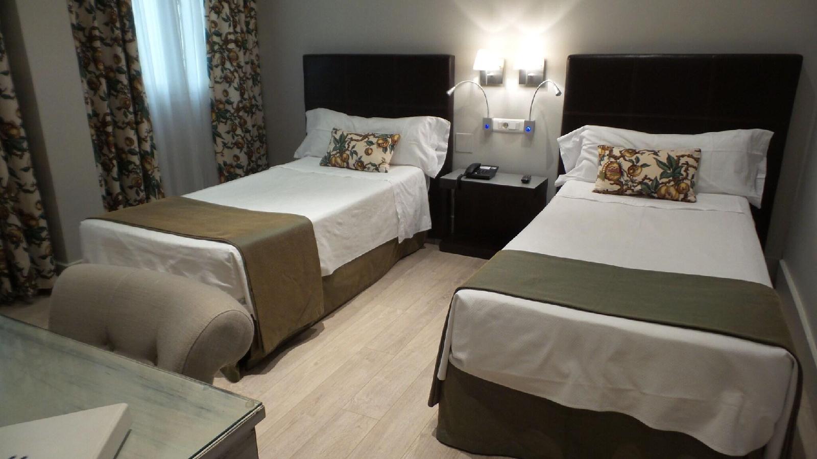 Hotel Moderno Puerta Del Sol