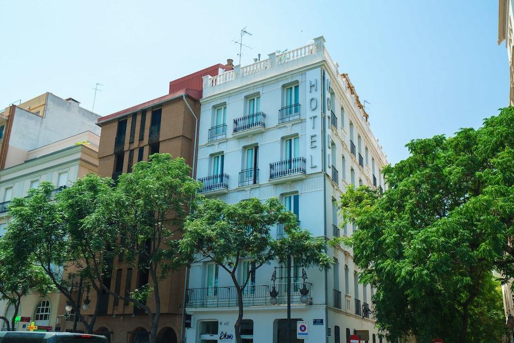 Blanq Carmen Hotel