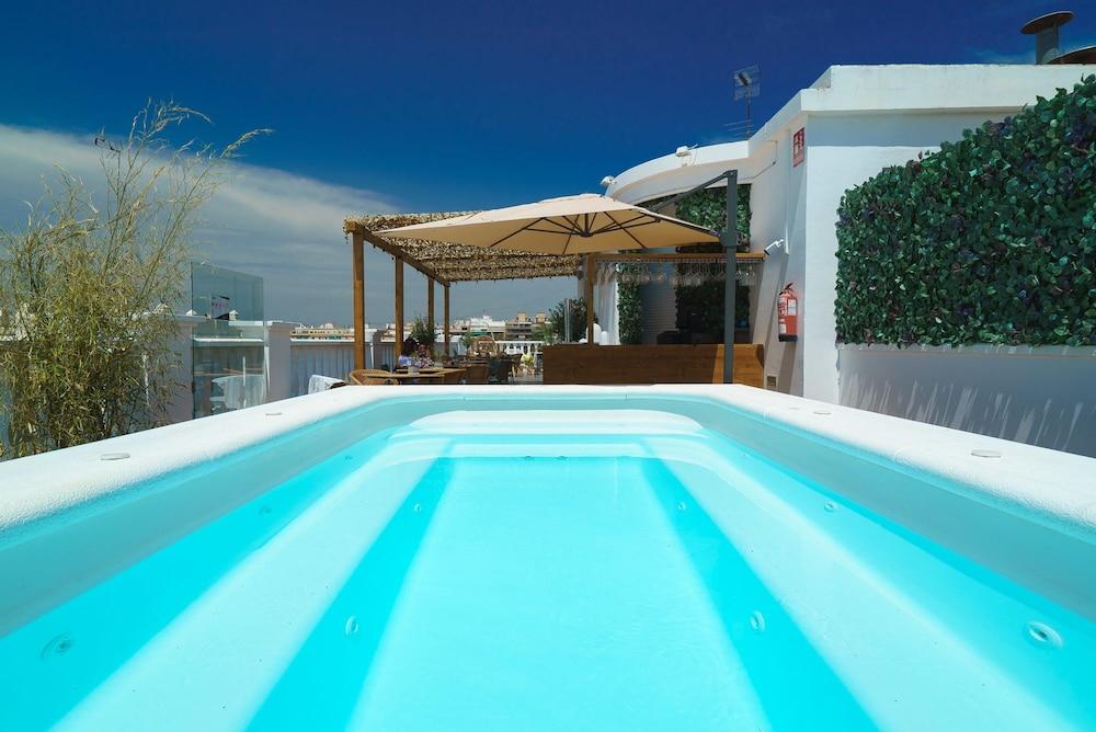 Blanq Carmen Hotel