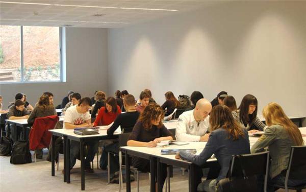 Agora Residencia Universitaria Internacional
