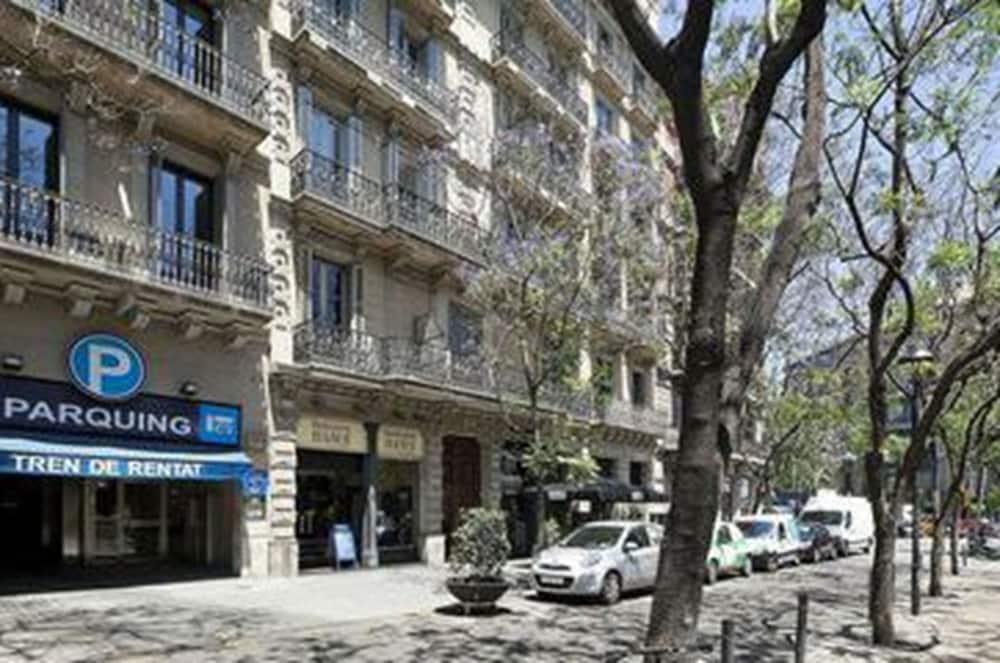 Grandom Suites
