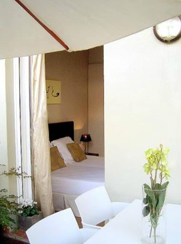 Grandom Suites