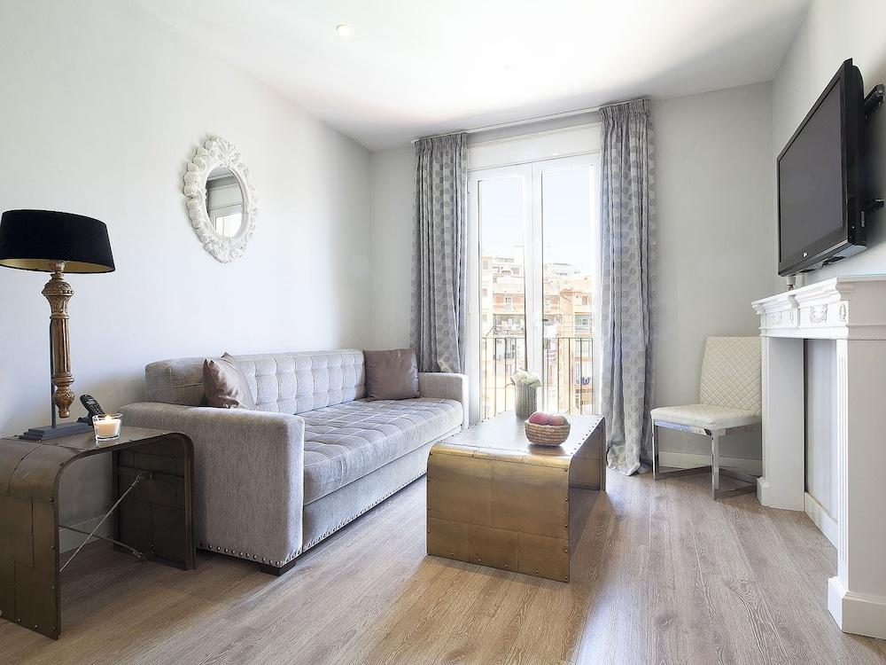 Grandom Suites