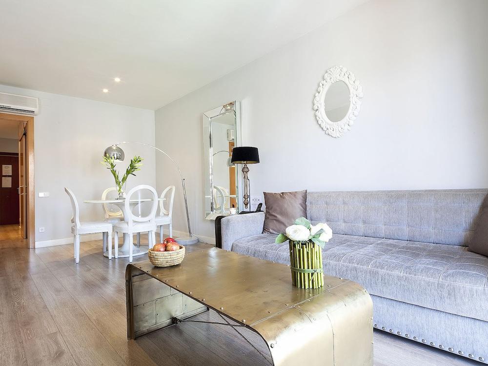 Grandom Suites