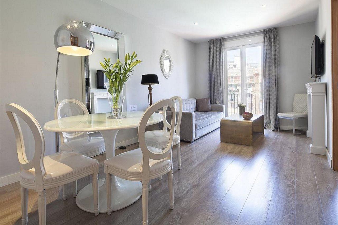 Grandom Suites