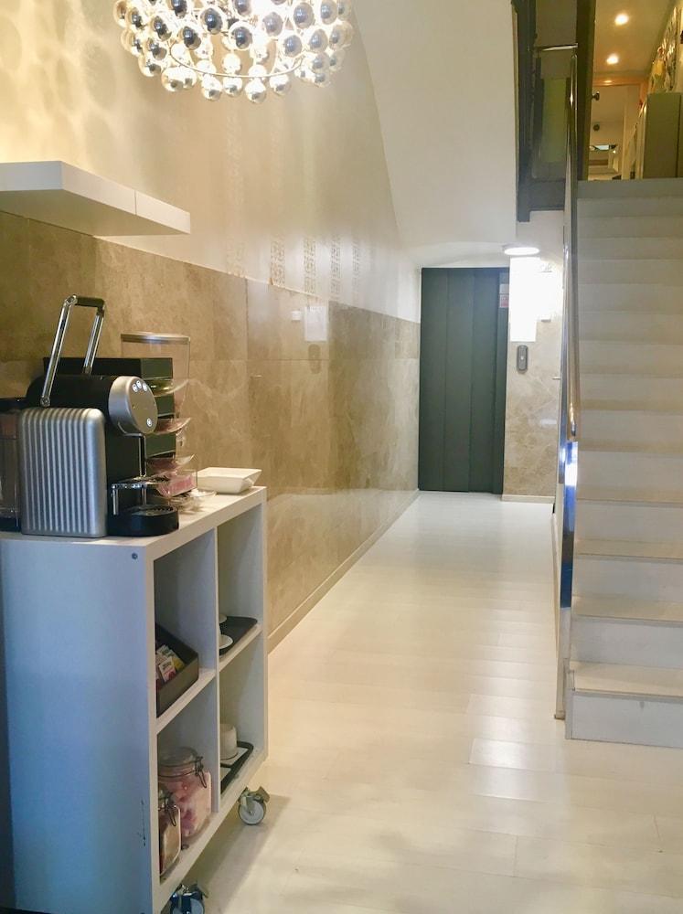 Grandom Suites