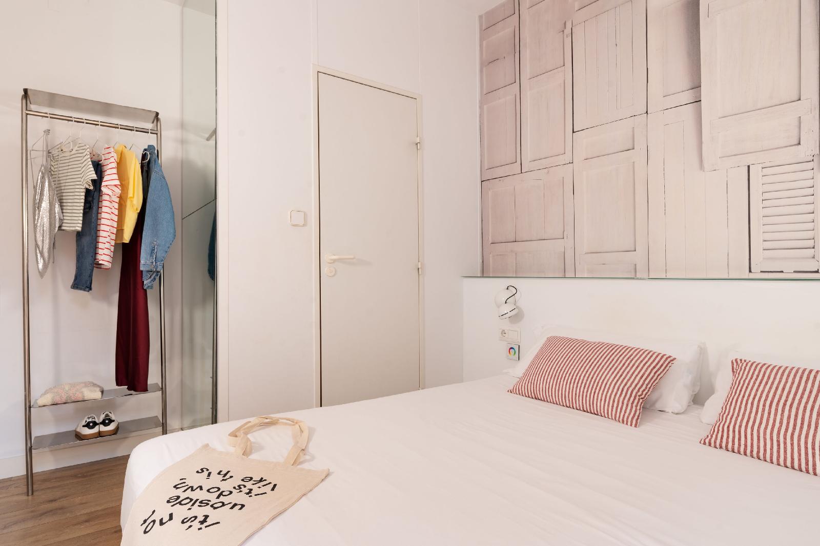 Chic & Basic Tallers Hostal