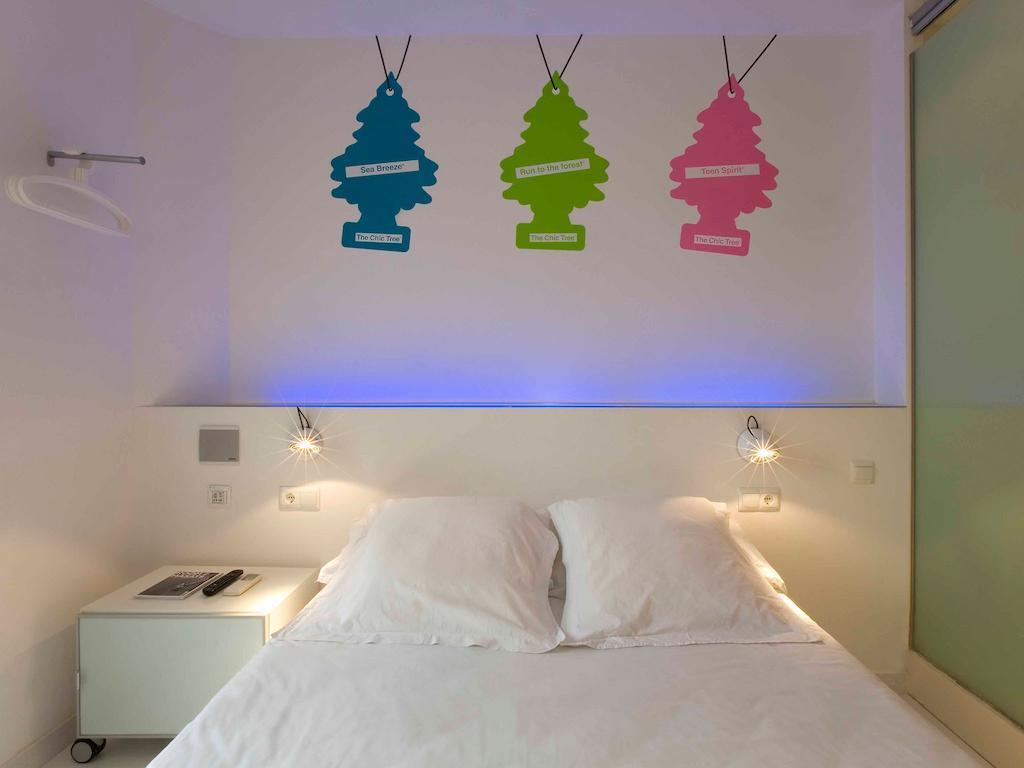 Chic & Basic Tallers Hostal