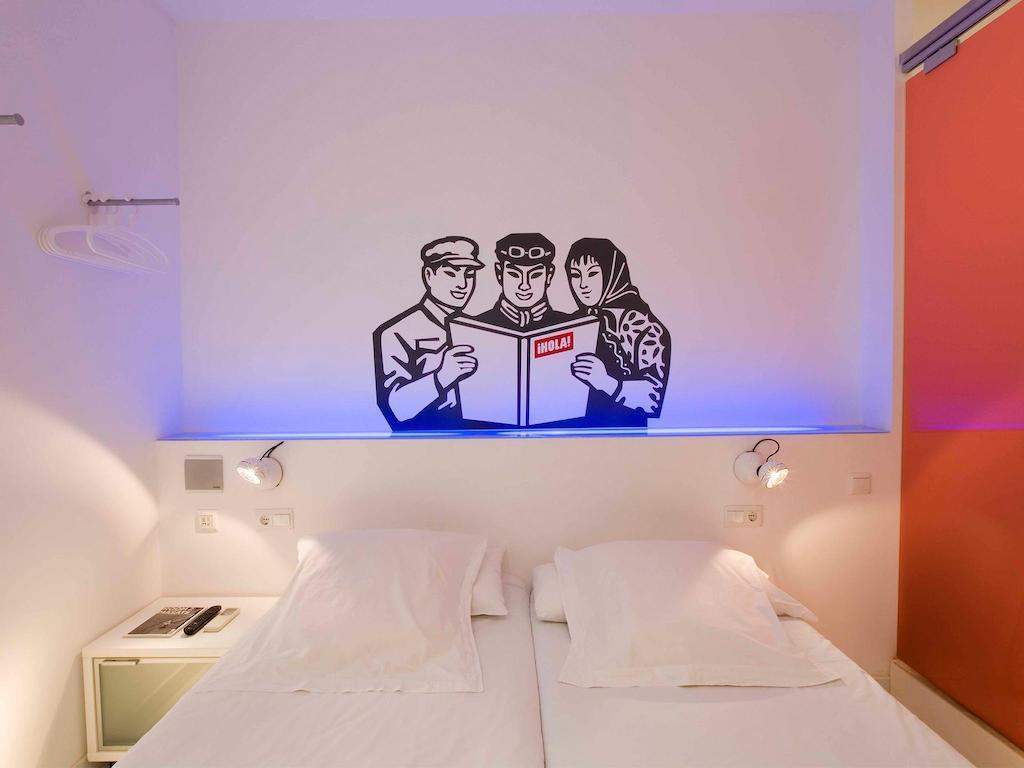 Chic & Basic Tallers Hostal