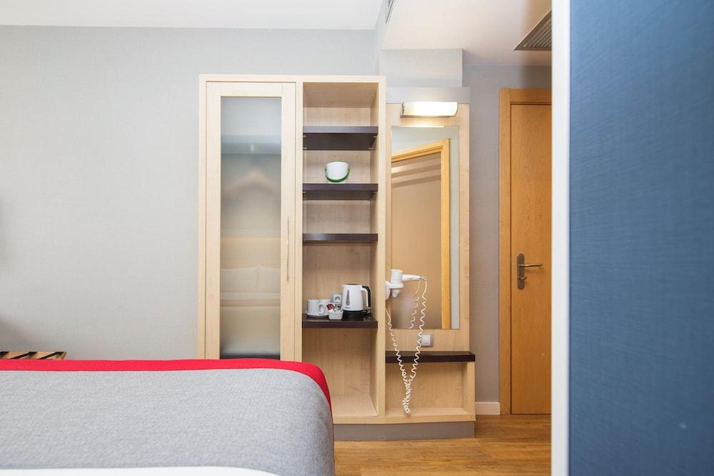 Holiday Inn Express Barcelona City 22@, An Ihg Hotel