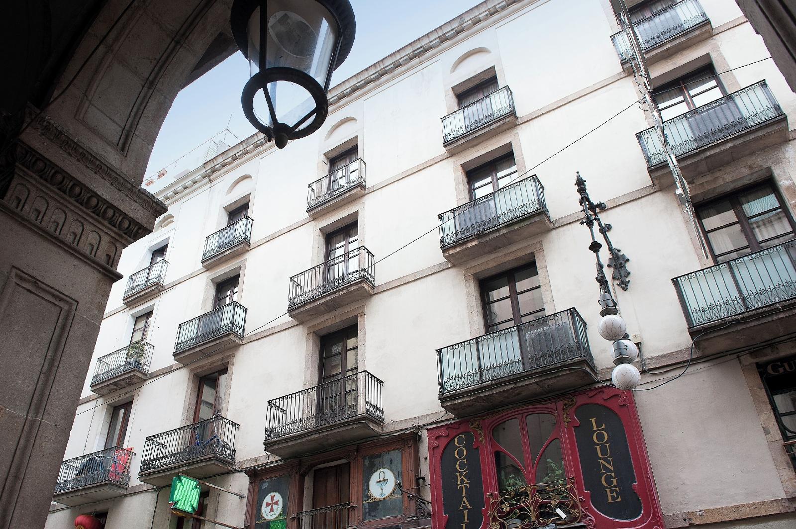 Aspasios Plaza Real Apartments