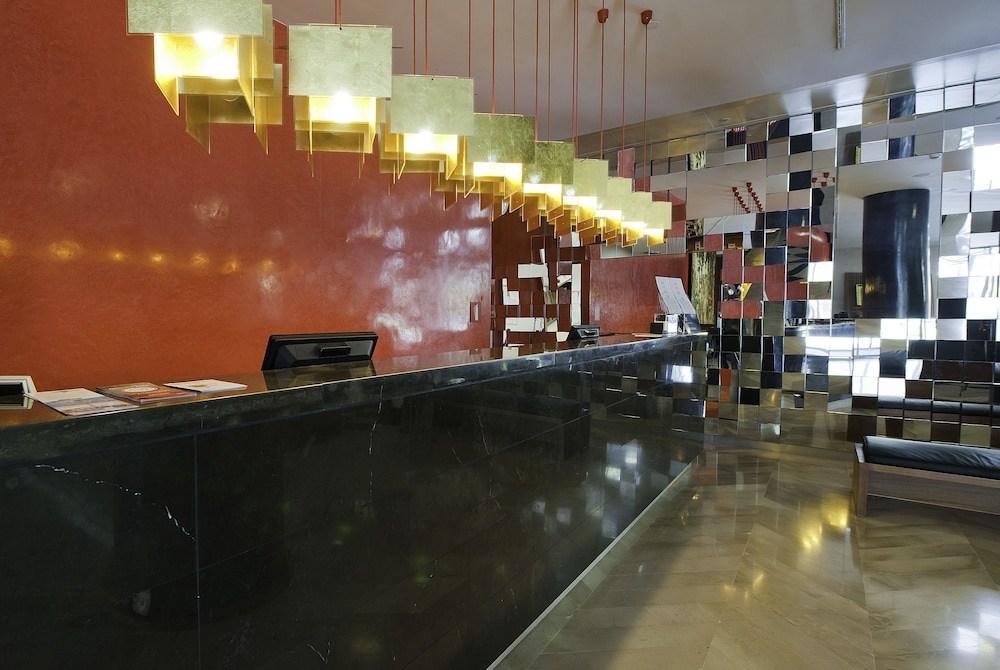 Hotel Reina Petronila