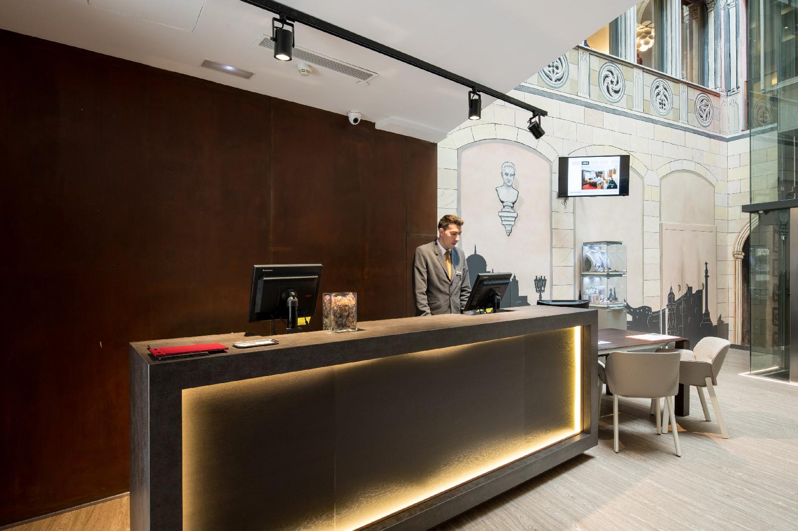 Catalonia Catedral Hotel