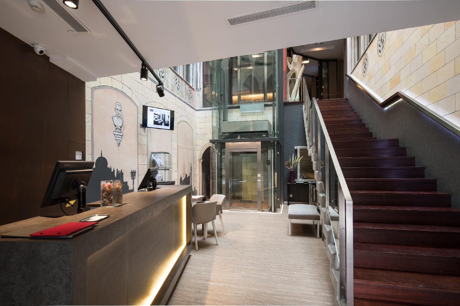 Catalonia Catedral Hotel