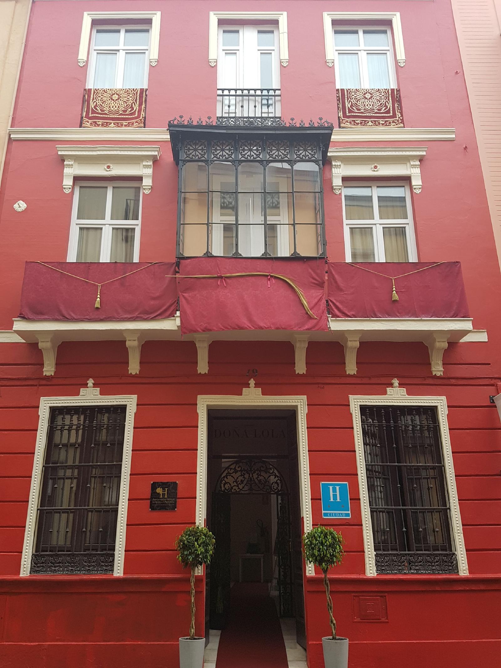 Hotel y Apartamentos Doña Lola