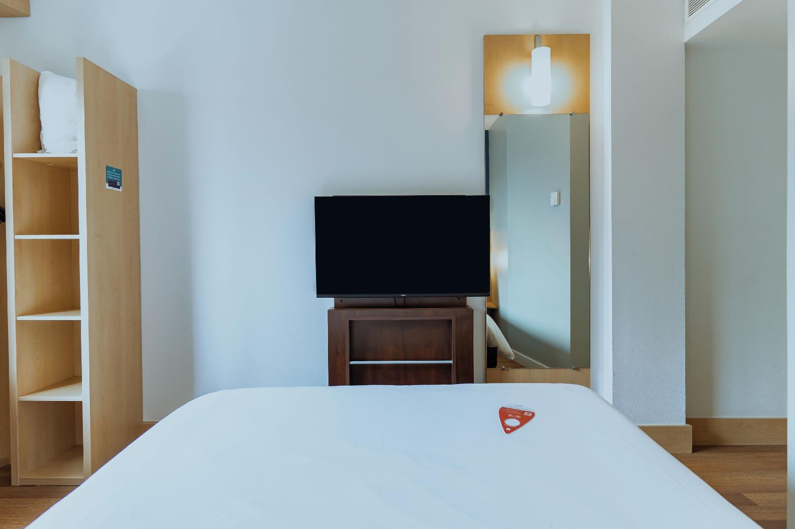 Ibis Barcelona Glories 22