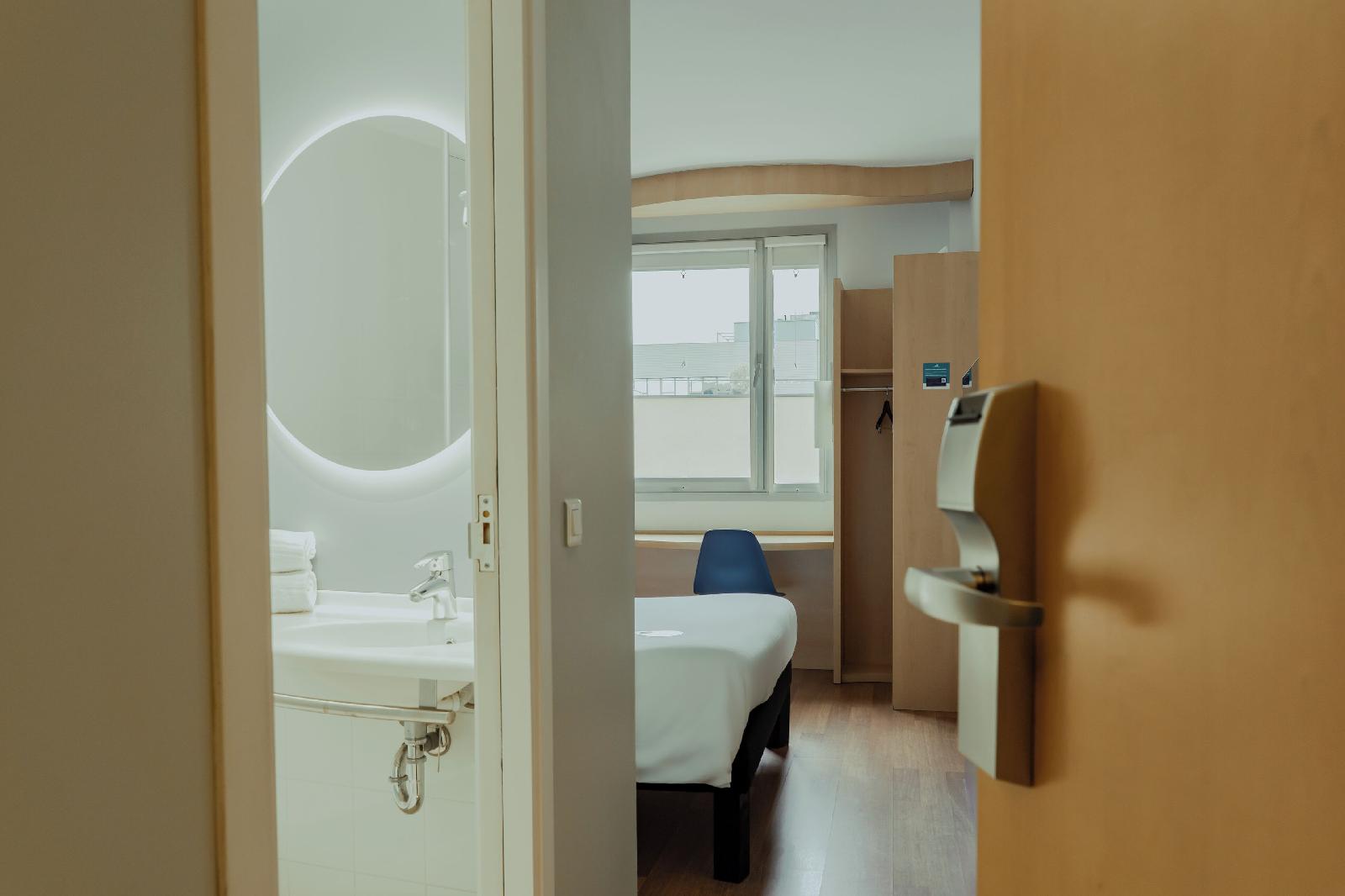 Ibis Barcelona Glories 22