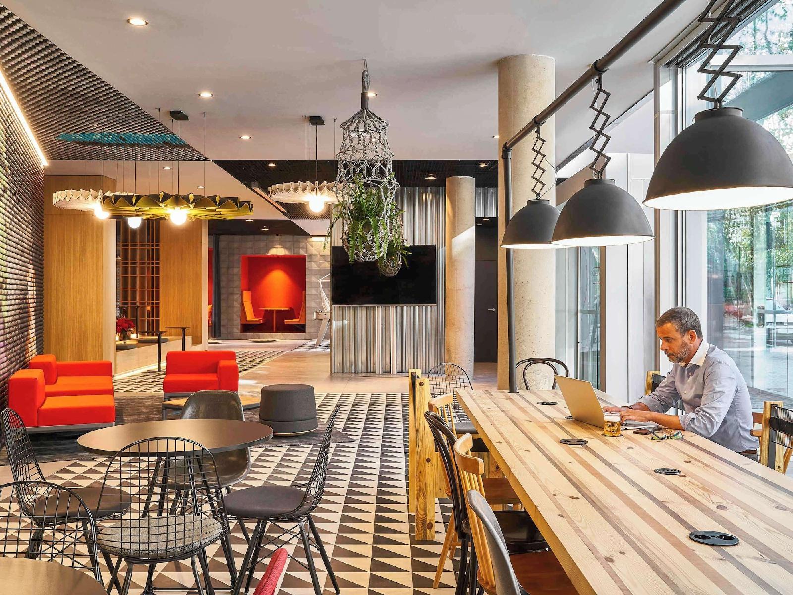 Ibis Barcelona Glories 22