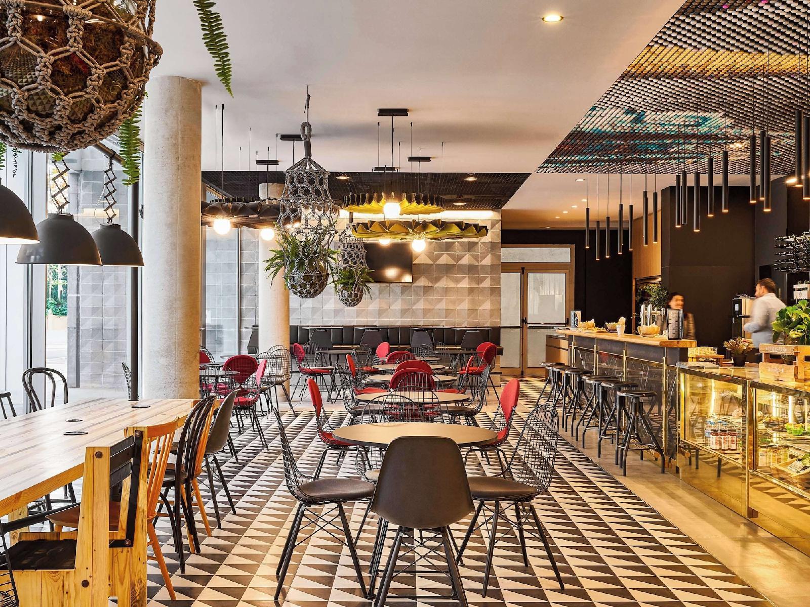 Ibis Barcelona Glories 22