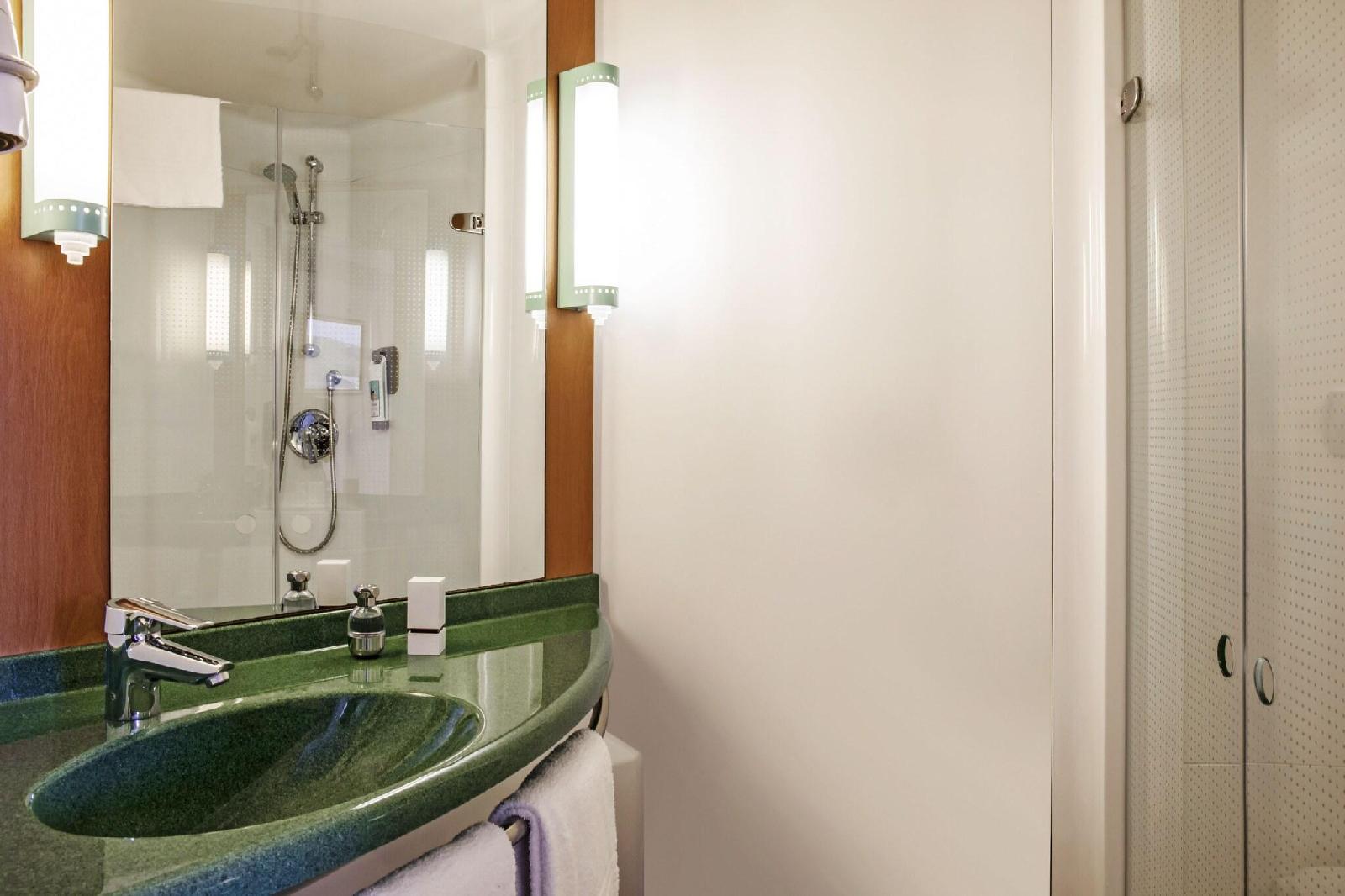 Ibis Barcelona Glories 22