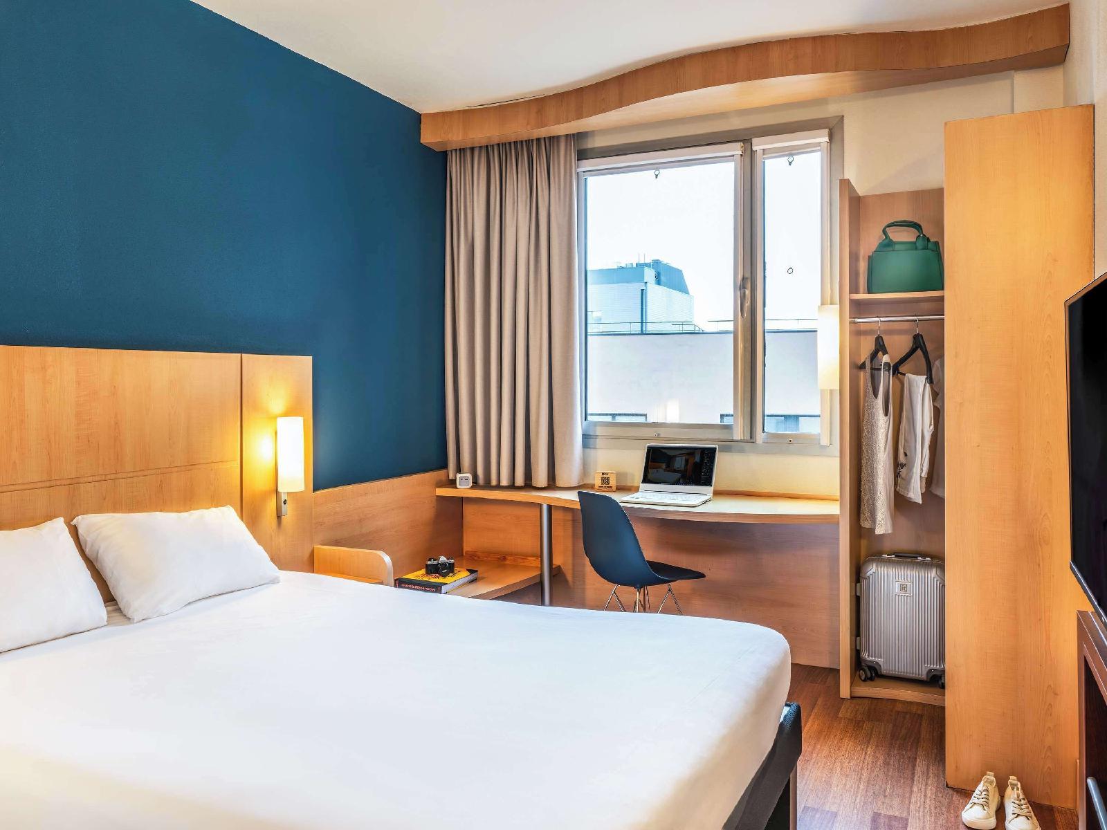 Ibis Barcelona Glories 22