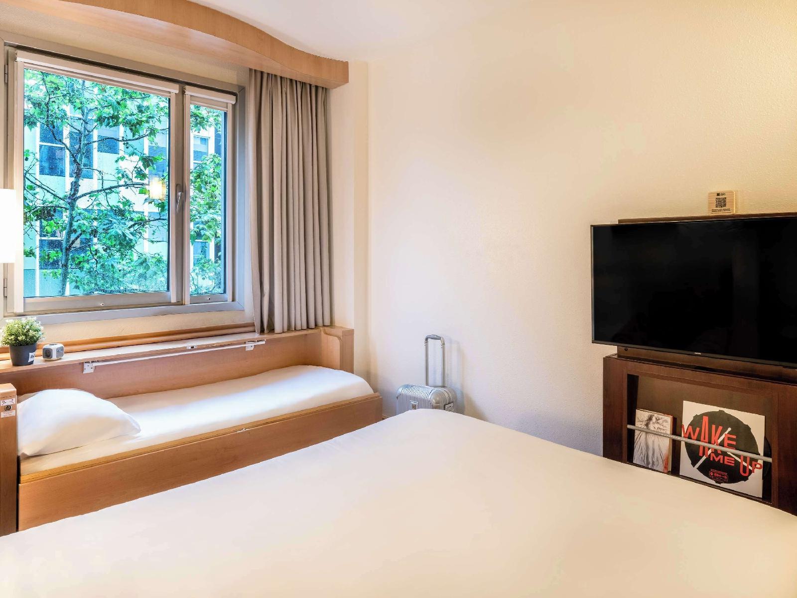 Ibis Barcelona Glories 22