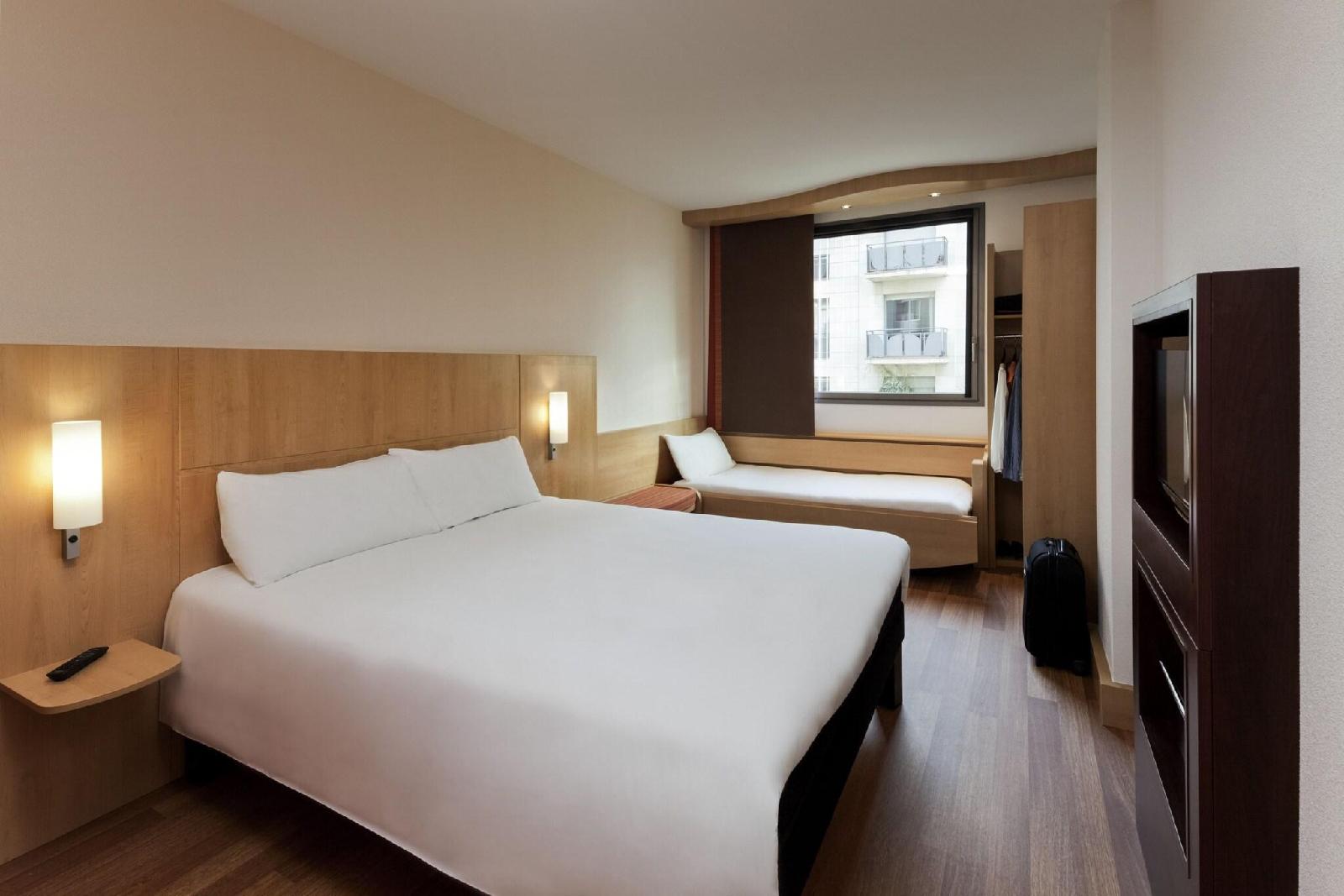 Ibis Barcelona Glories 22