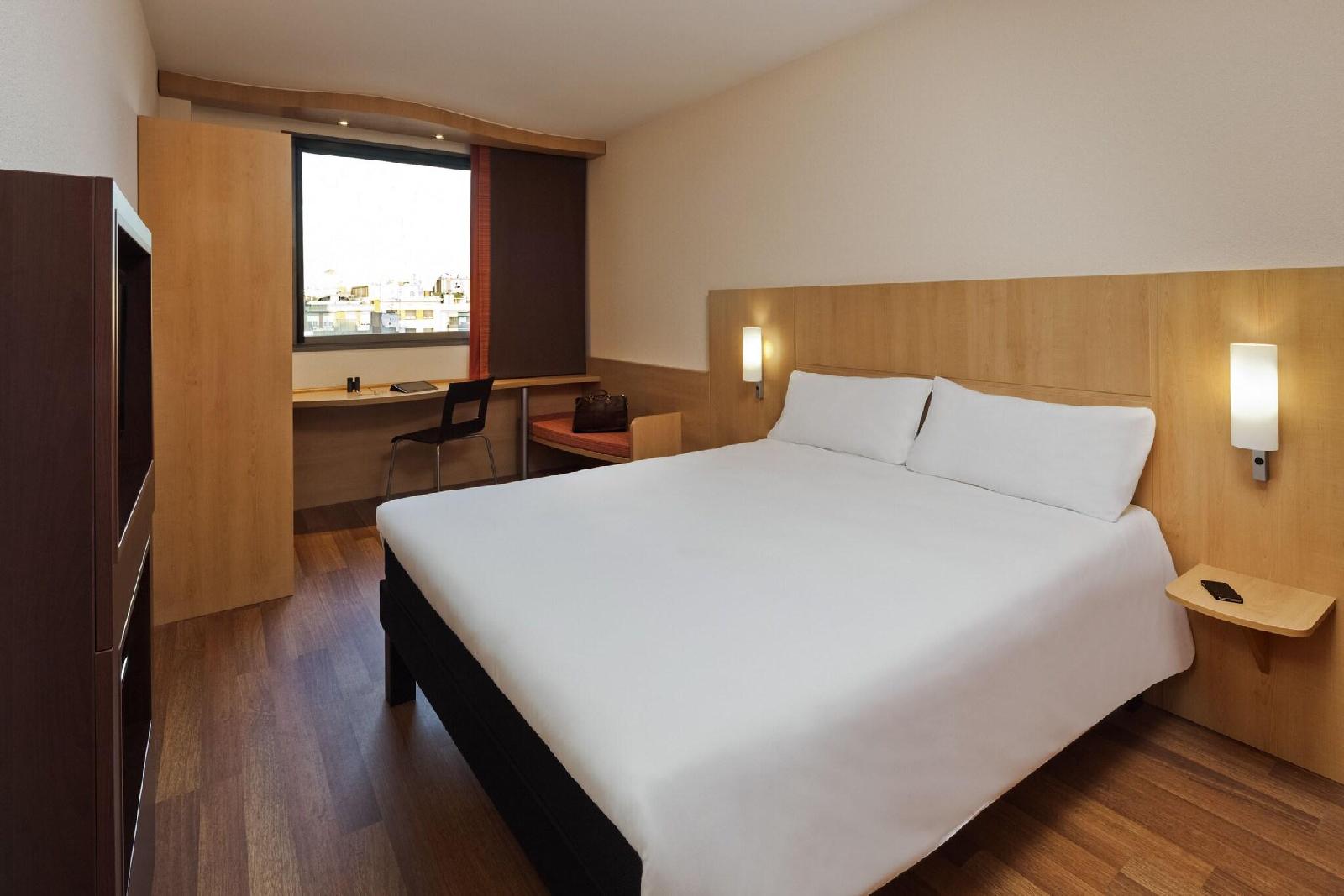 Ibis Barcelona Glories 22