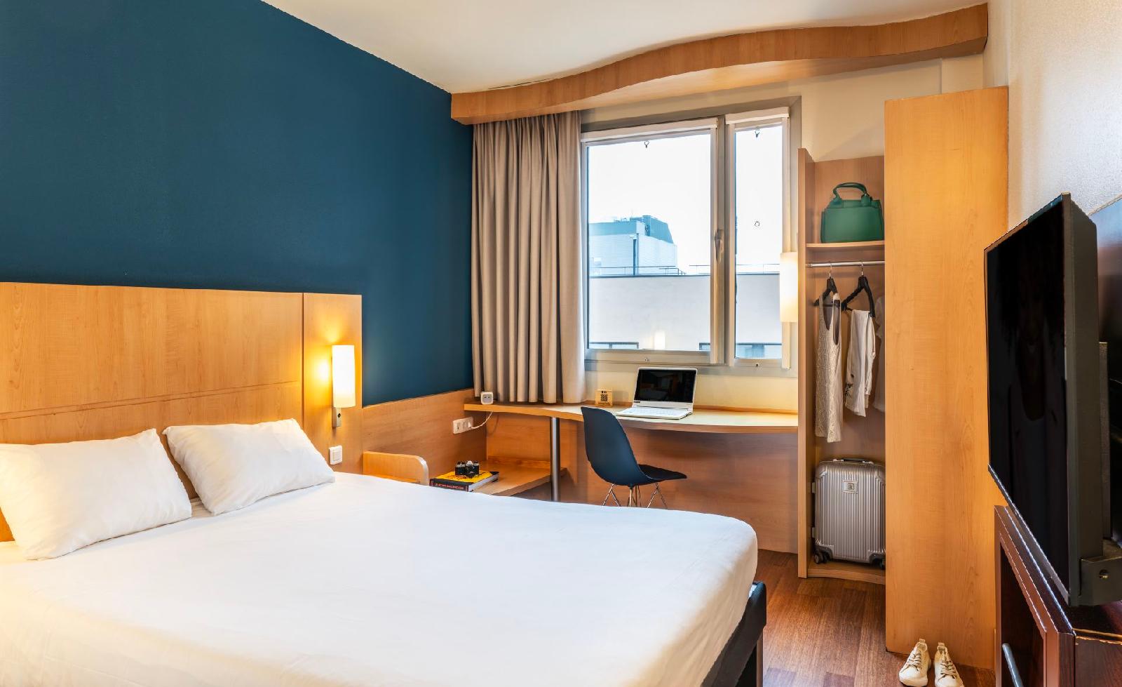 Ibis Barcelona Glories 22